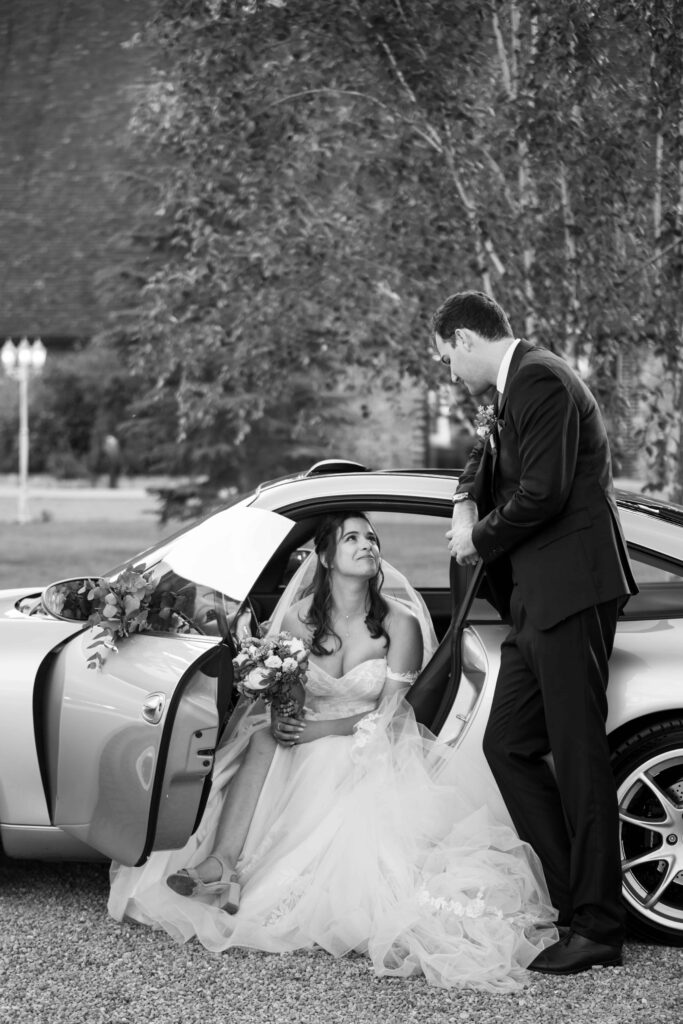 Mariages - portfolio - Patrick PIERRE Photographe - Patrick PIERRE Photographe Photo en noir et blanc des mariés pendant leur séance photo de couple